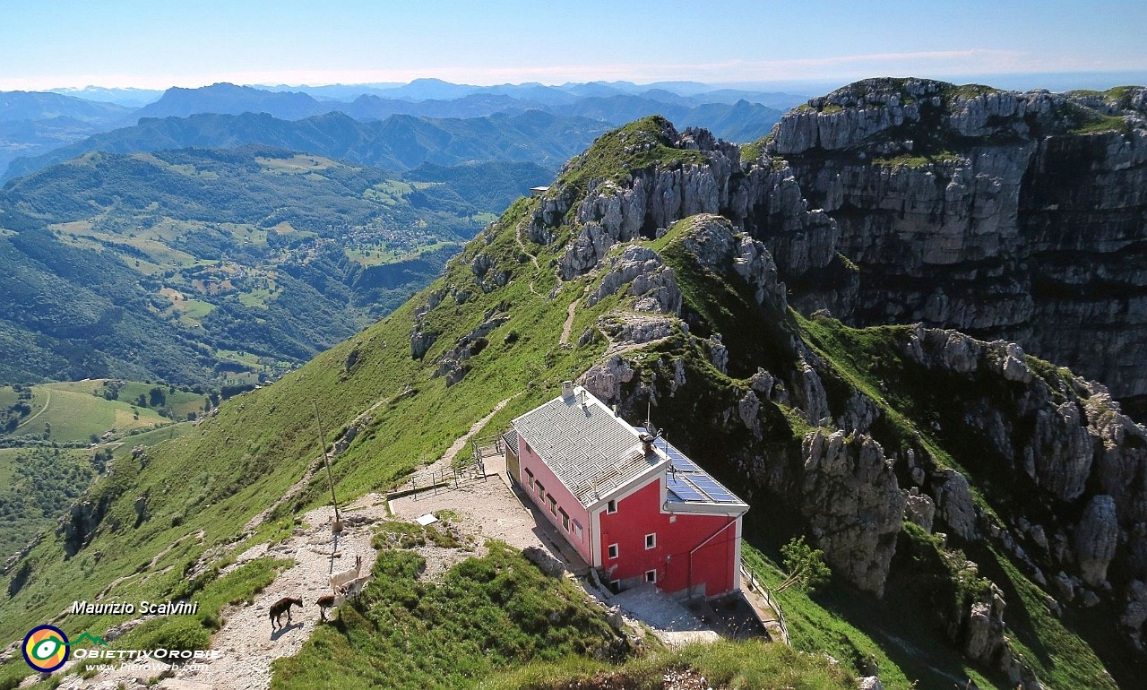 18 Rifugio Azzoni....JPG